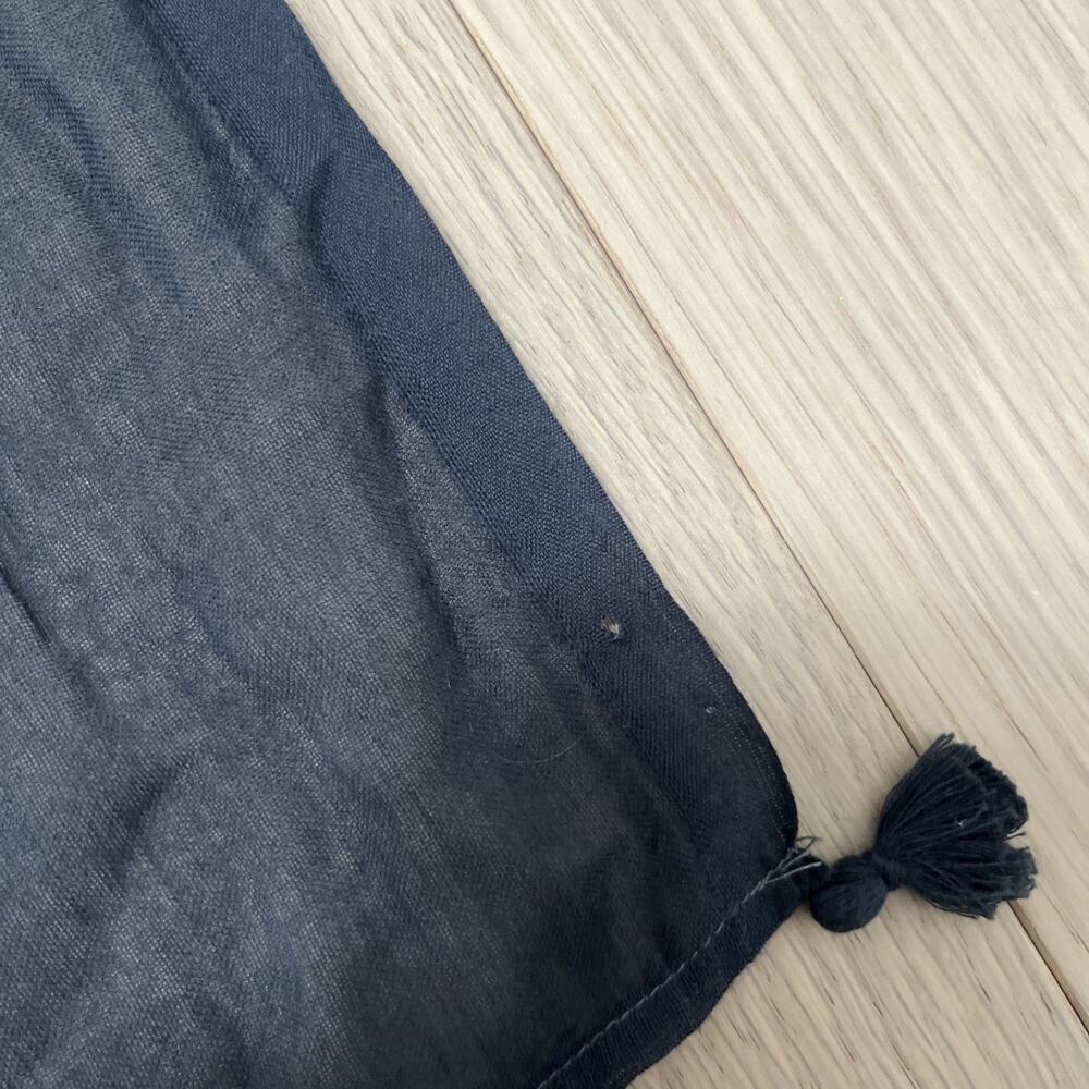 2015/2016 Black/Grey/White LULULEMON Sun to Moon Tassle Scarf - Picture 7 of 9